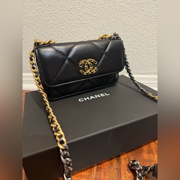 Chanel Lambskin Quilted Chanel 19 Wallet On Chain WOC Black - Picture 12 of 13